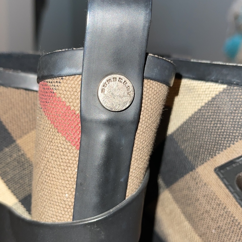 Authentic Burberry Rainboots 8.5 - Picture 7 of 11